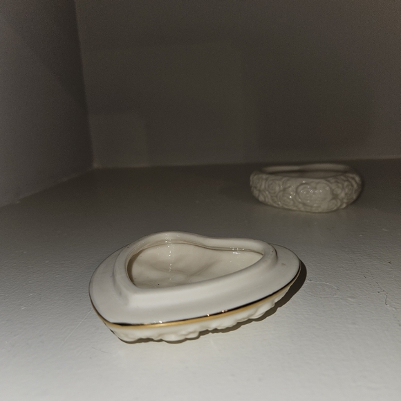 Vintage Rose Detailed Heart Box - Picture 8 of 10